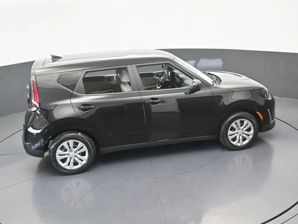 Used 2023 Fusion Black Kia LX image 39