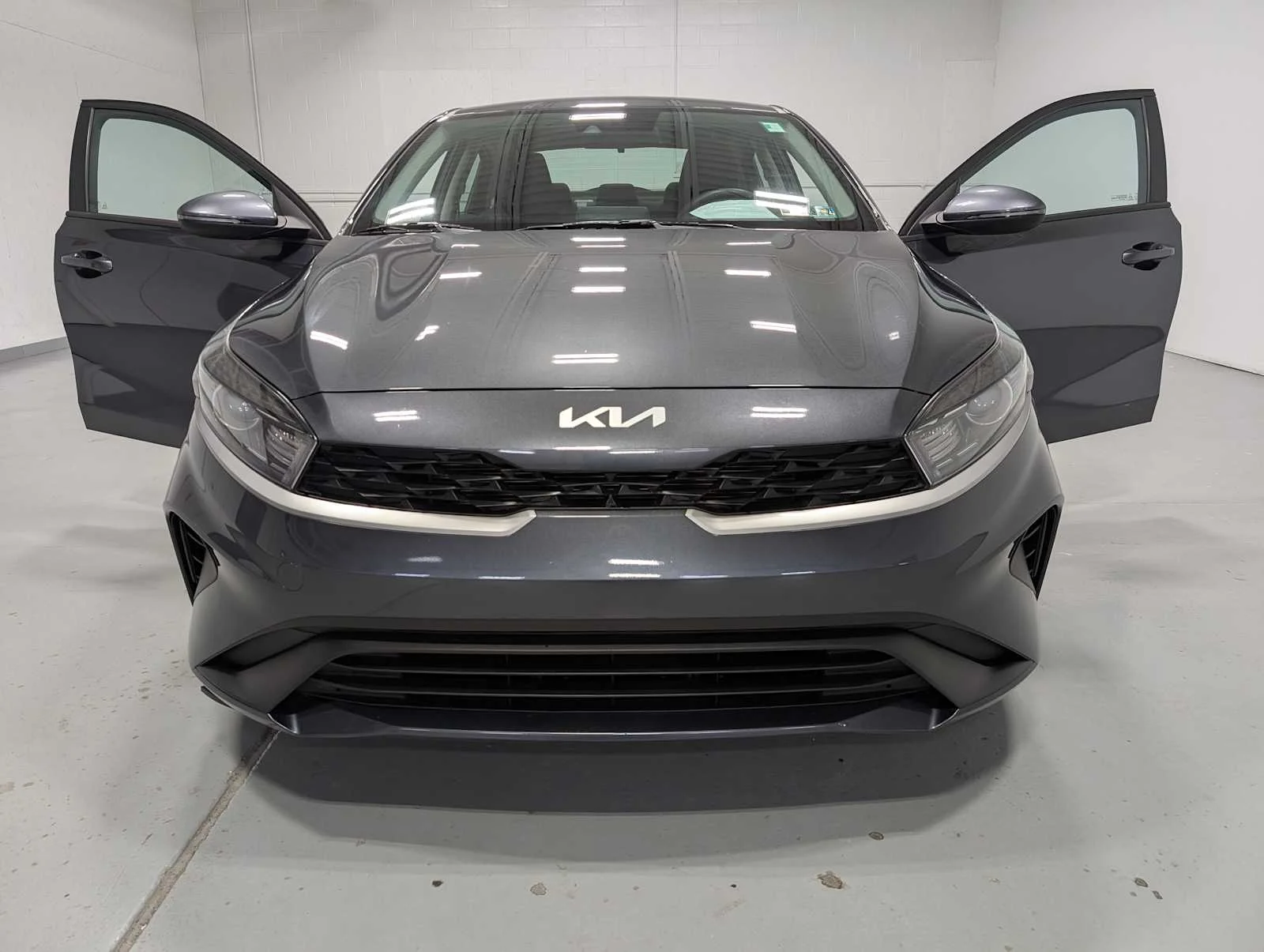 Used 2023 Gravity Gray Kia LXS image 15