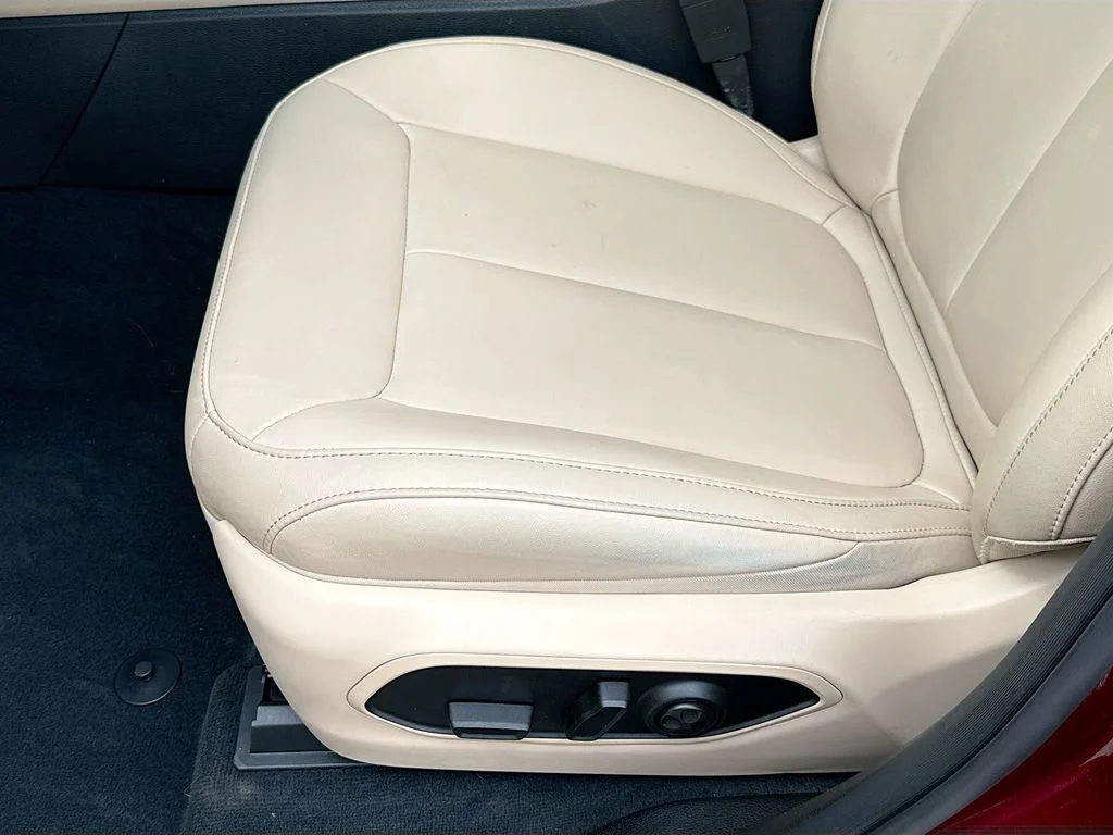 Used 2025 Velvet Red Pearlcoat Jeep Limited image 20