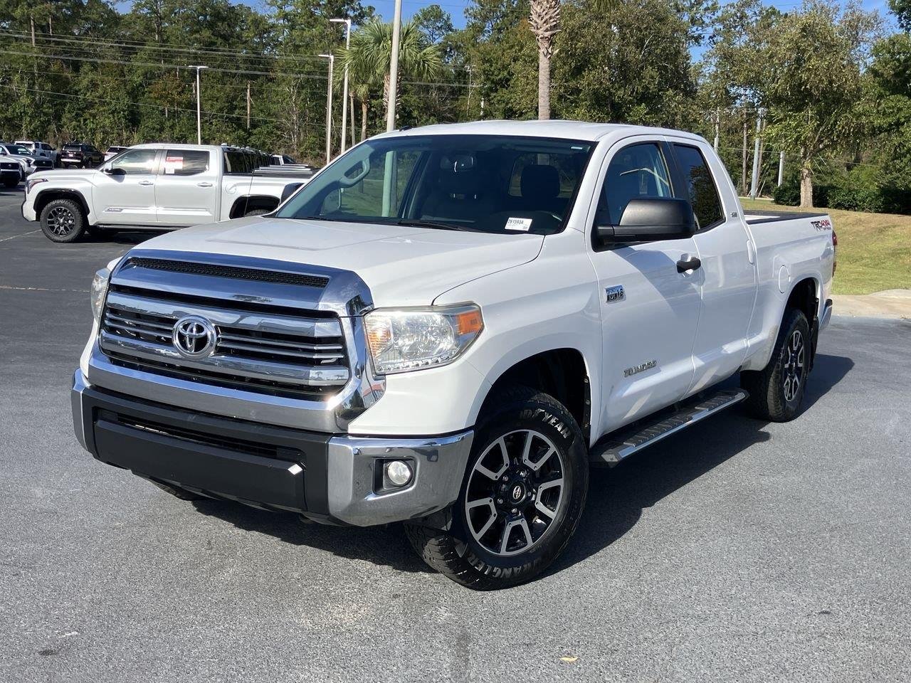 Used 2017 White (Super White) Toyota SR5 Double Cab 6.5 FT. image 1