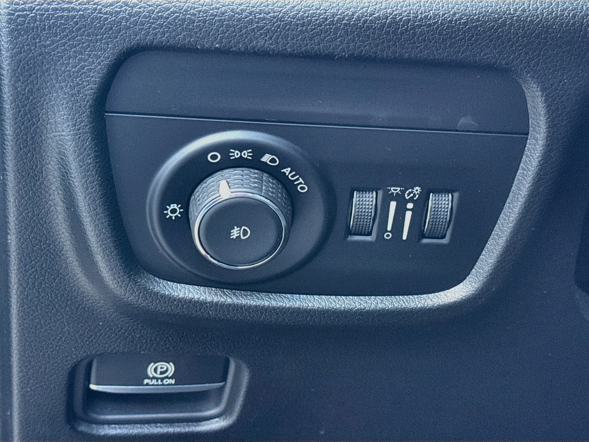 Used 2023 Velvet Red Pearlcoat Jeep Summit image 11
