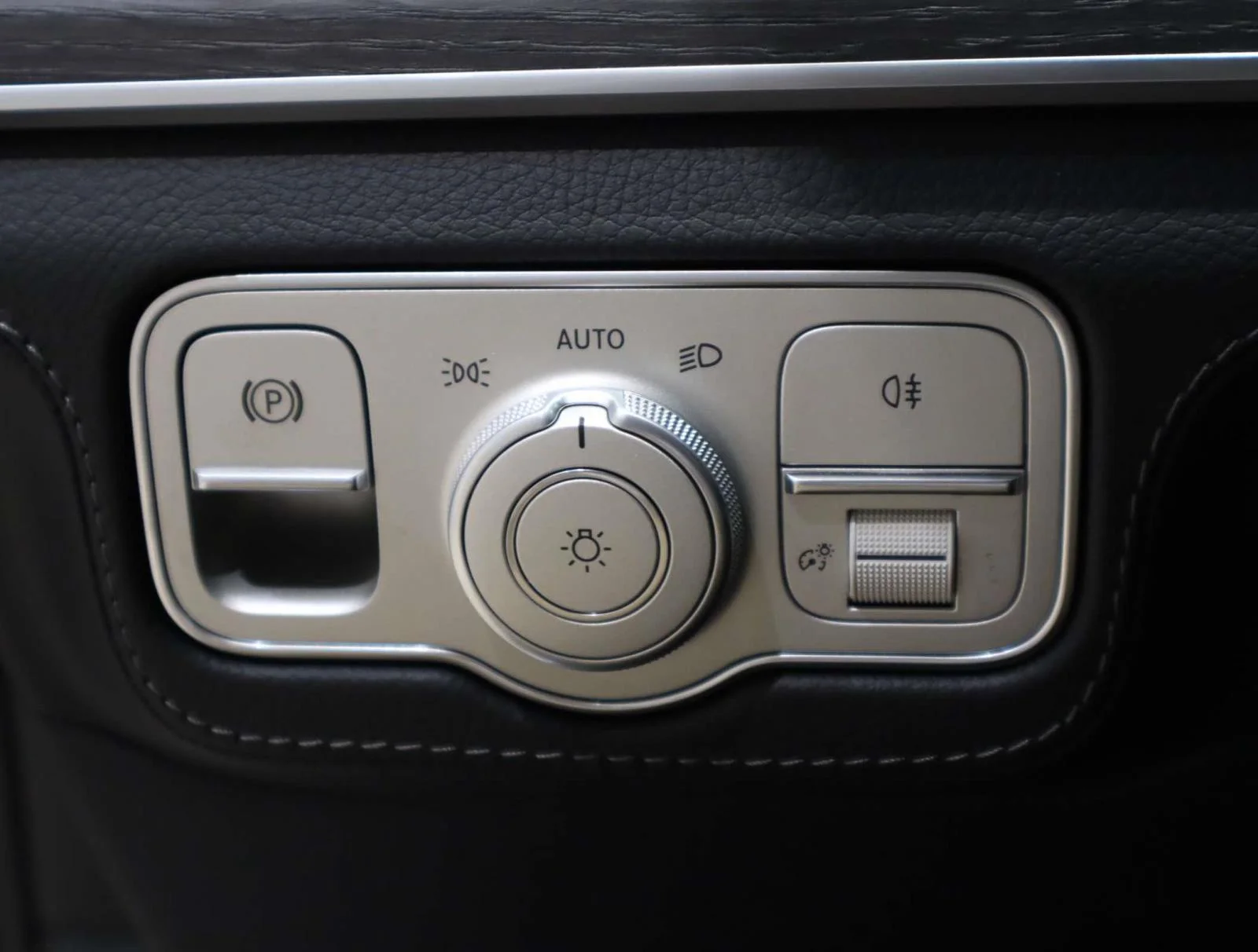 Used 2025 Polar White Mercedes-Benz AMG® GLE 53 4MATIC+ Coupe image 28