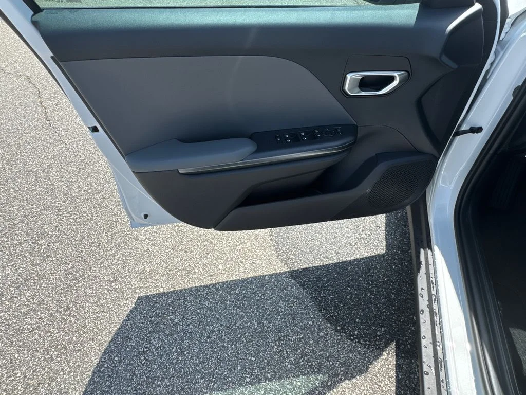 New 2026 Snow White Pearl Kia LXS image 10