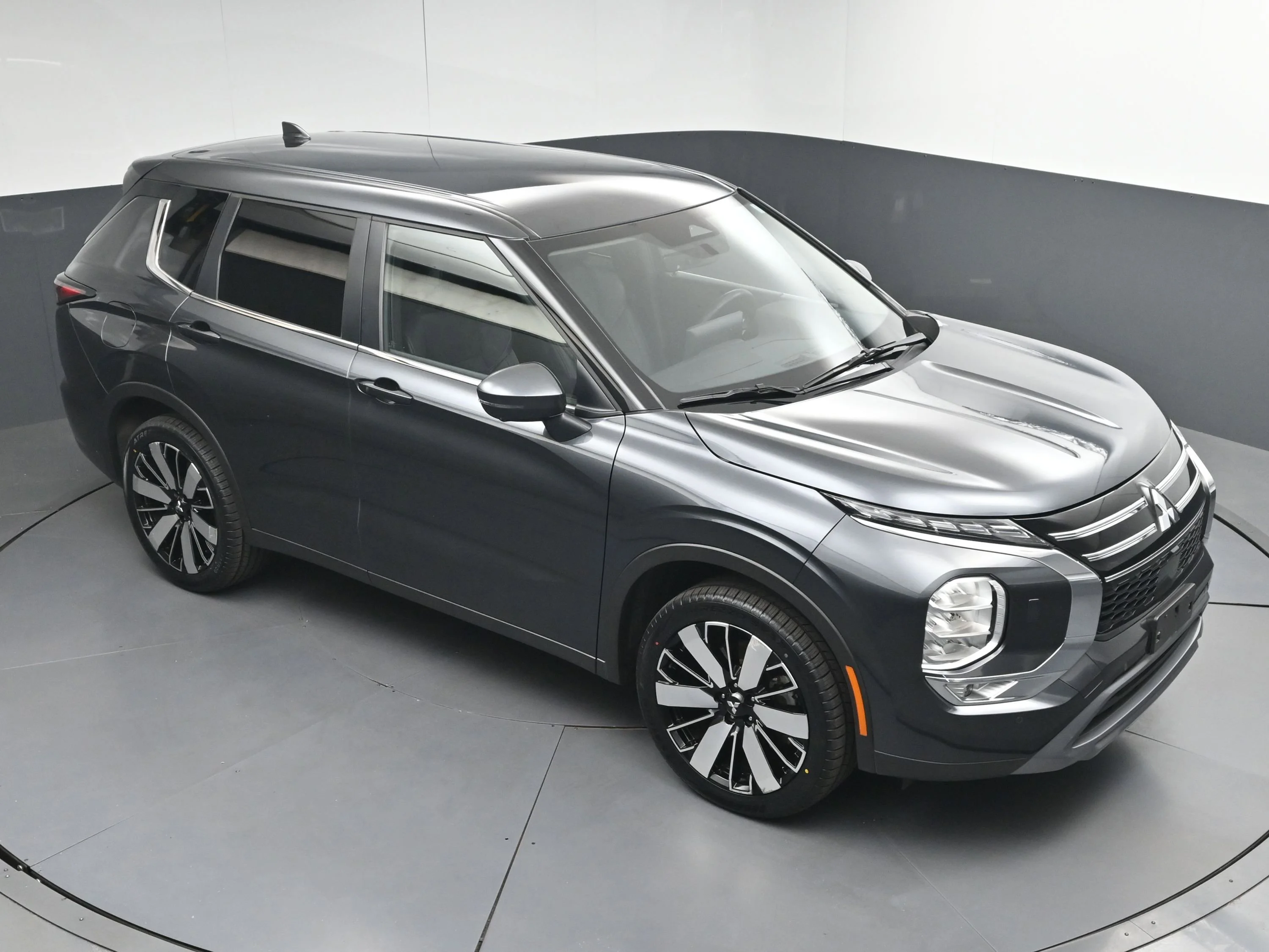 Used 2025  Mitsubishi  image 35