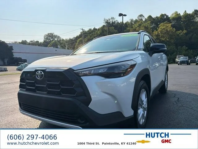 Used 2026 Off-white Toyota LE image 1