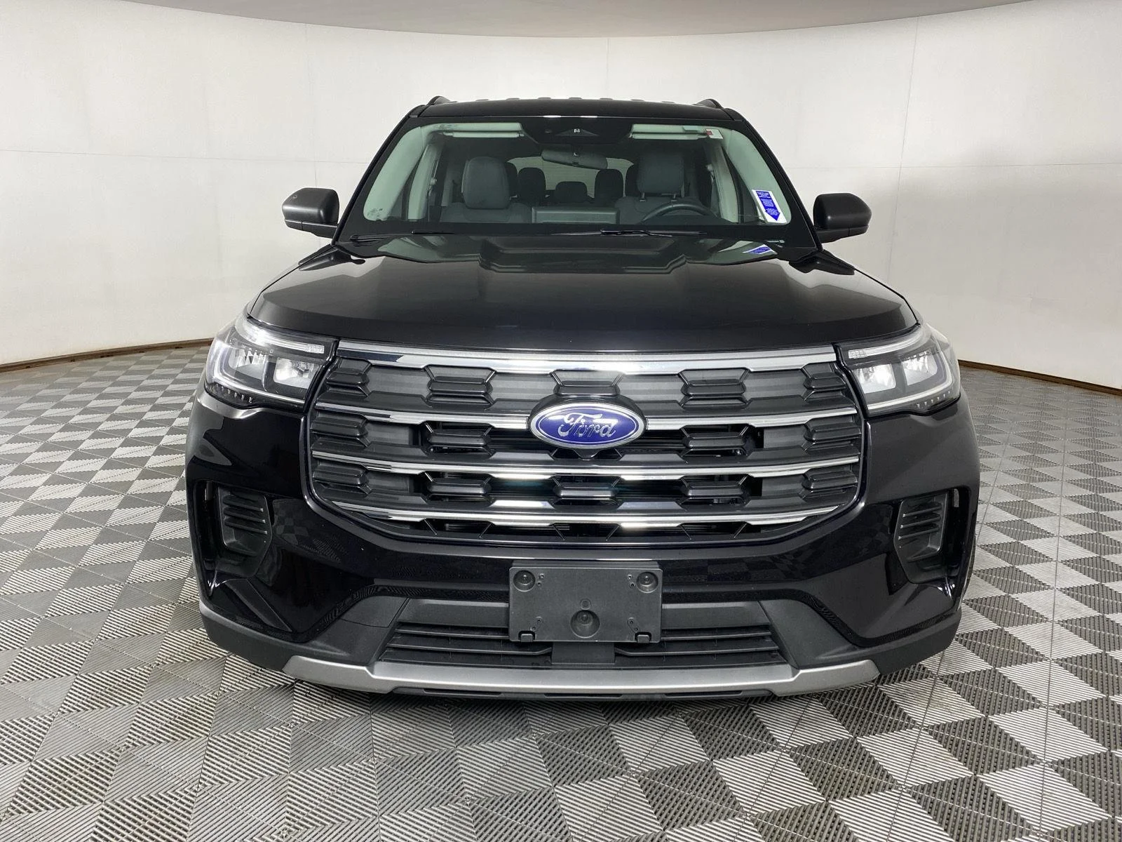Used 2025 Agate Black Metallic Ford Active image 5