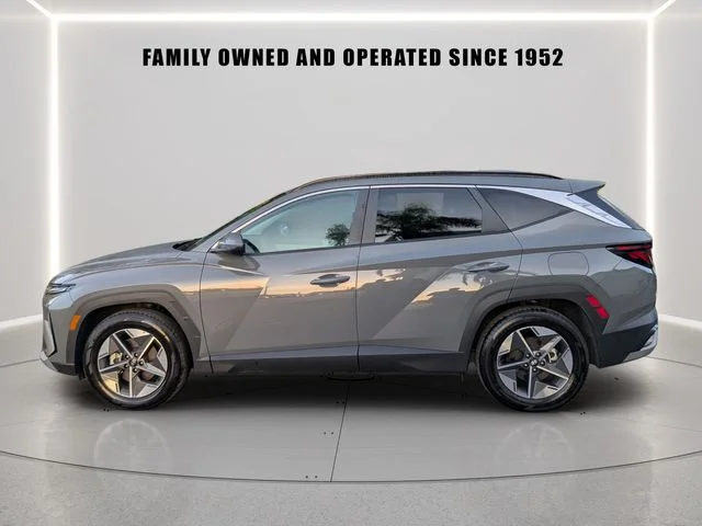 Used 2025 Gray Hyundai SEL image 4
