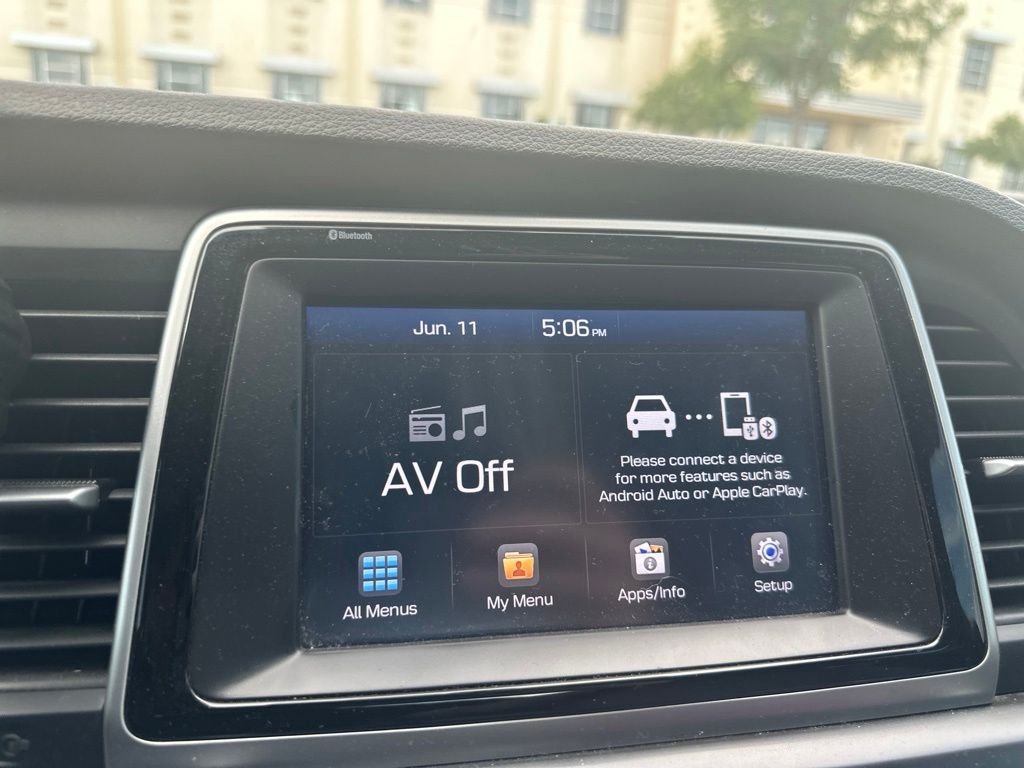 Used 2019 Red Hyundai SE image 13