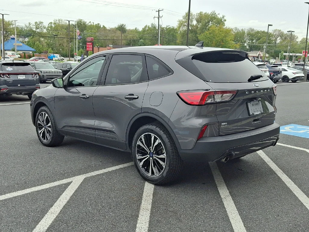 Used 2022 Gray Ford SE image 4