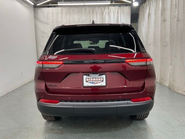New 2026 Velvet Red Pearl-Coat Exterior Paint Jeep Laredo Altitude image 6