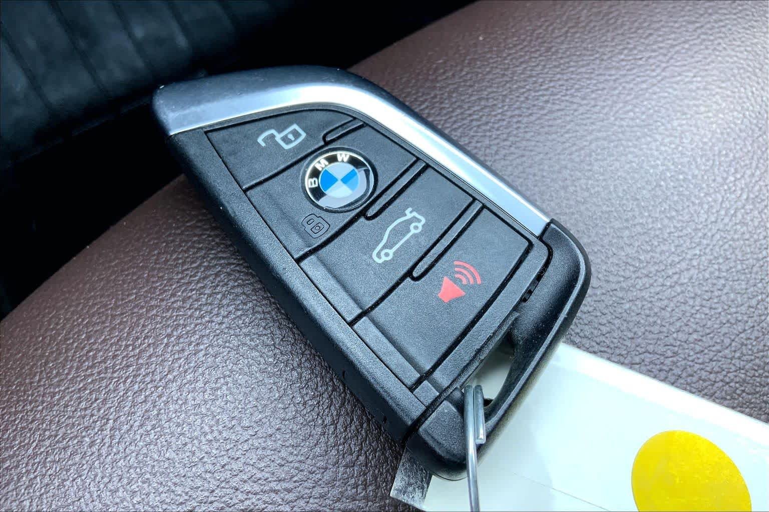 Used 2022 Alpine White BMW xDrive30i image 15