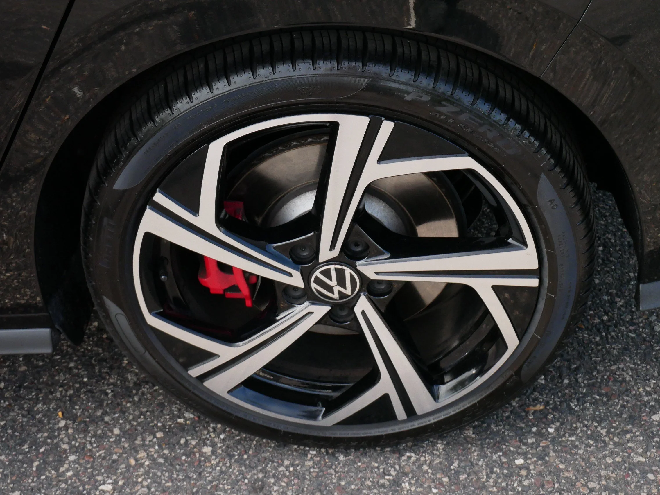 Certified Used 2025 Mythos Black Metallic Volkswagen SE image 15