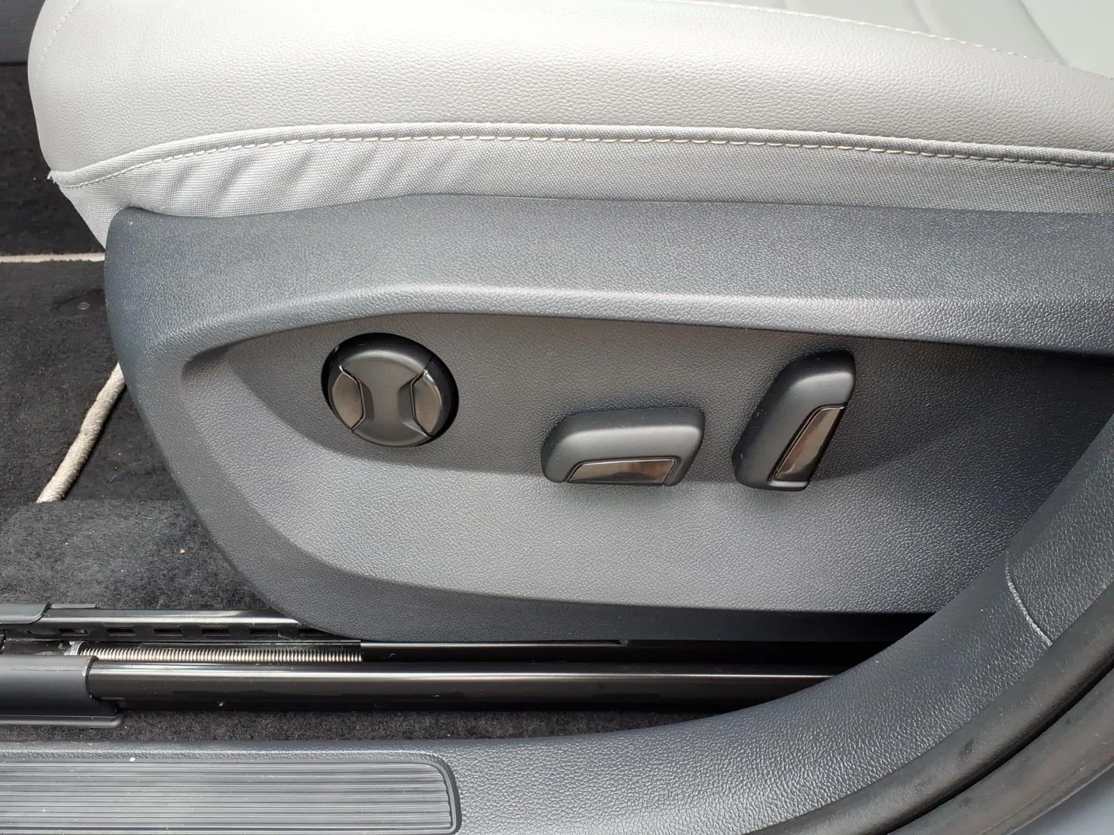 Certified Used 2023 Pure Gray Volkswagen SE image 17