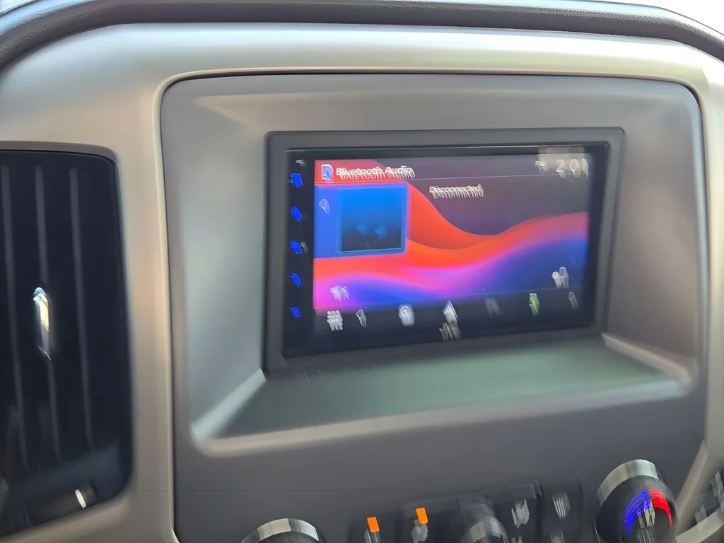 Used 2015 White GMC Denali image 29