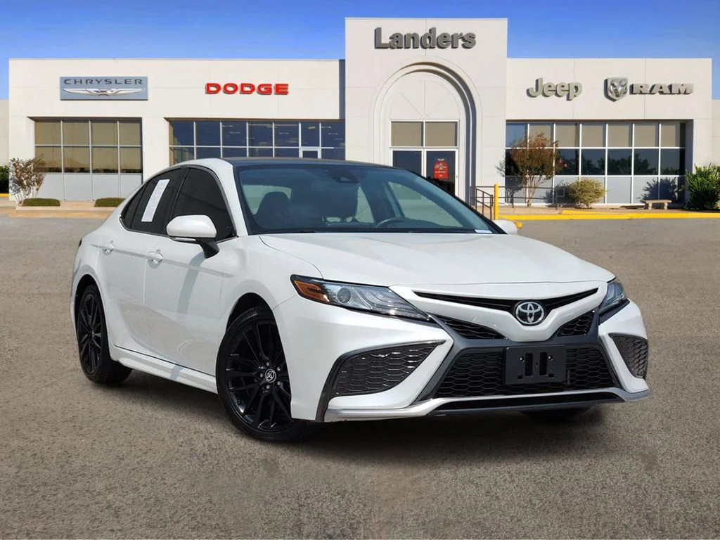 Used 2022 Wind Chill Pearl Toyota XSE image 1