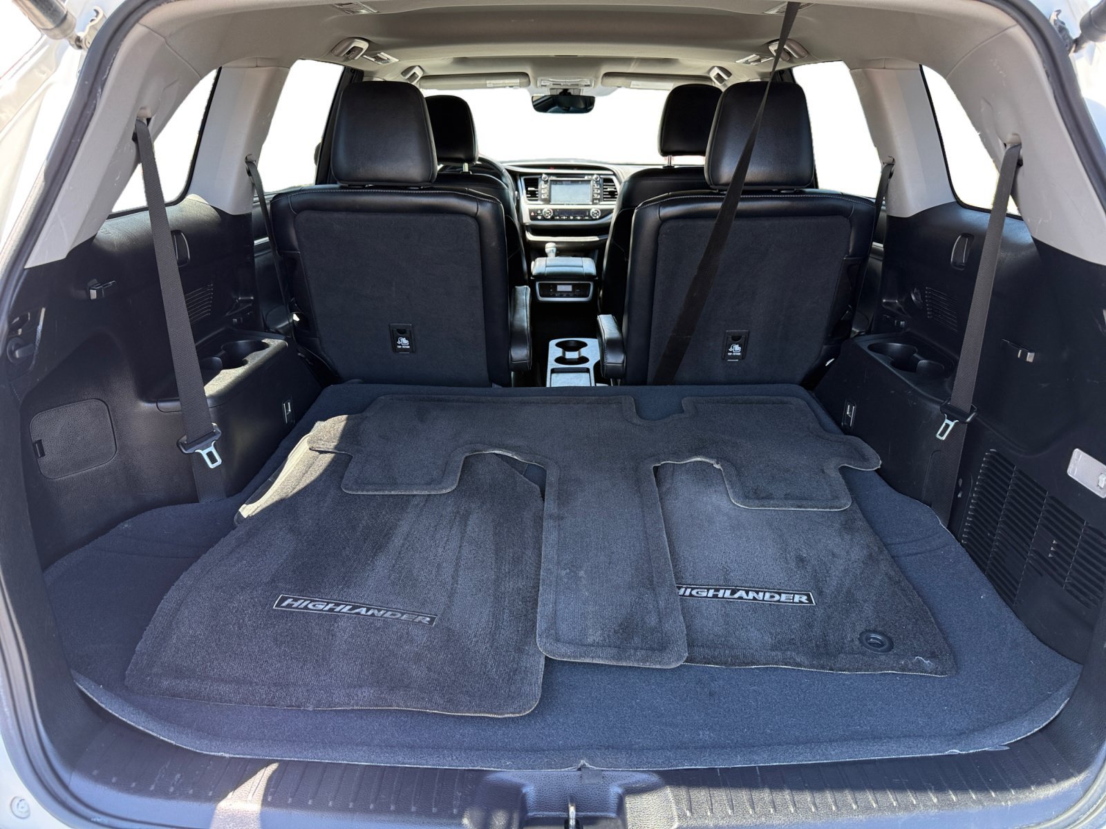 Used 2018 Blizzard Pearl Toyota SE image 17