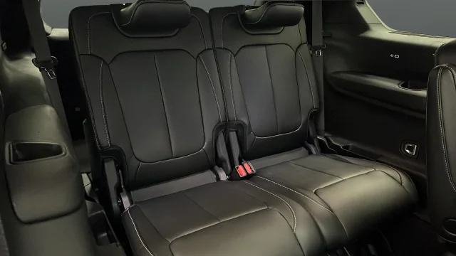Used 2024 Silver Jeep Limited image 27