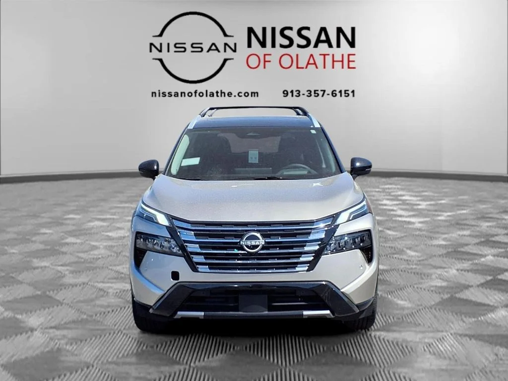 New 2026 Champagne Silver Metallic / Super Black Two-tone Nissan Platinum image 30
