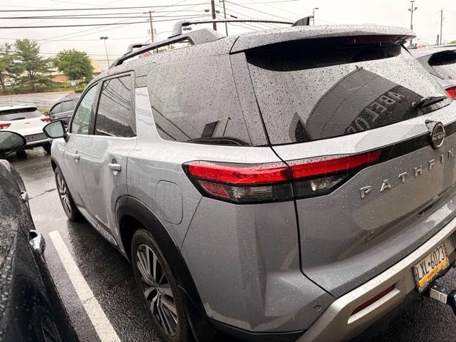 Used 2022 Solid Gray/Super Black Nissan Platinum image 6