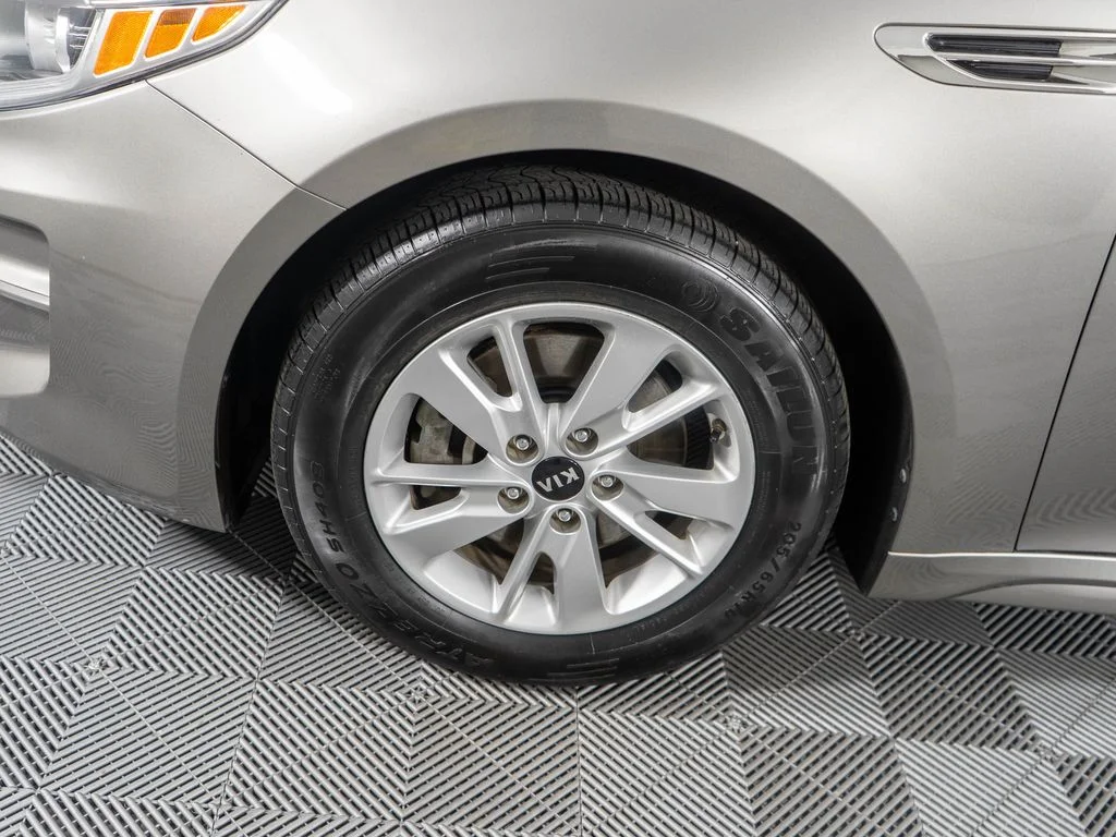 Used 2016 Gray Kia LX image 23