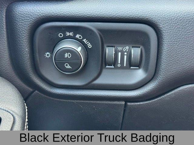 New 2026 Bright White Clear-Coat Exterior Paint RAM LARAMIE image 32