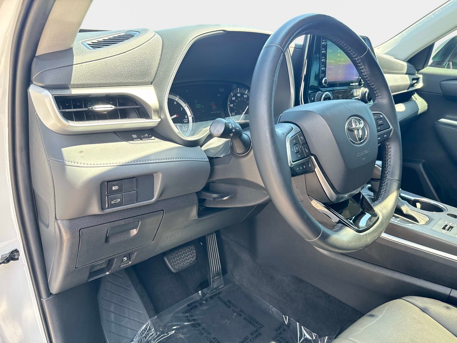 Used 2021 Blizzard Pearl Toyota XLE image 18