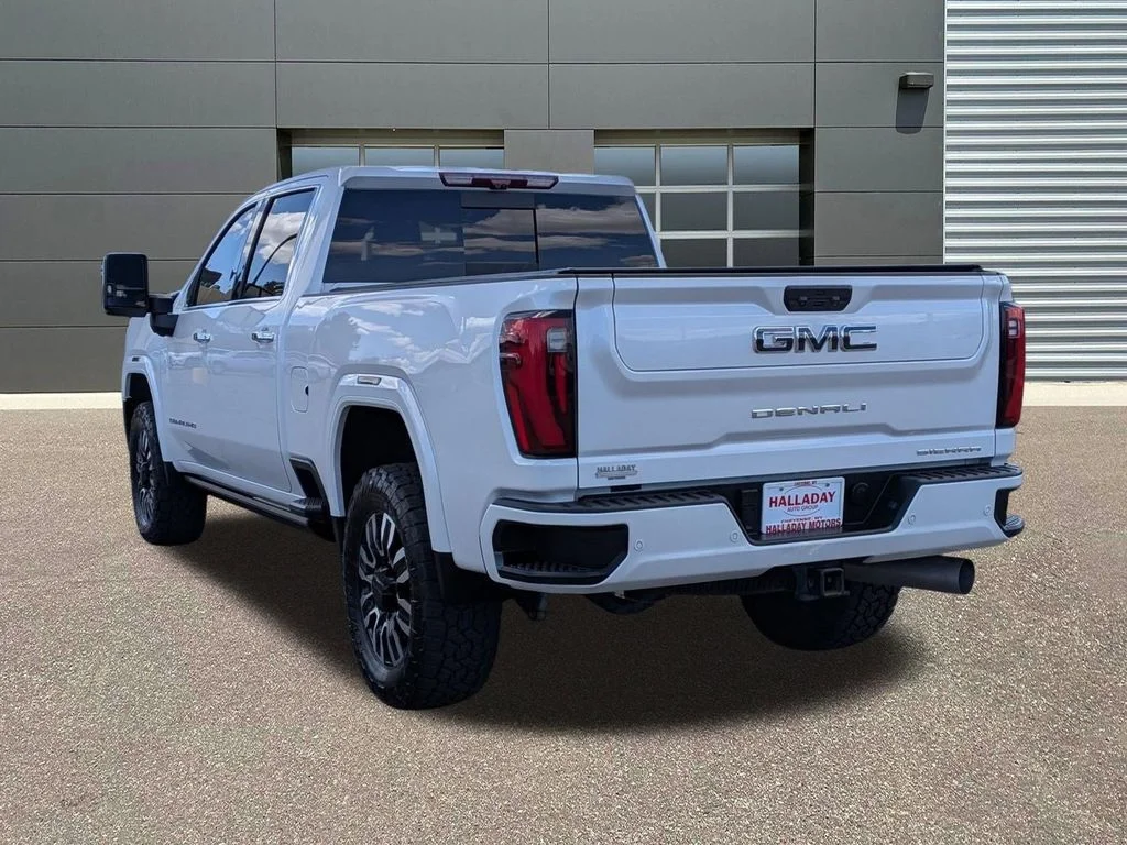 Used 2024 White Frost Tricoat GMC Denali Ultimate image 8
