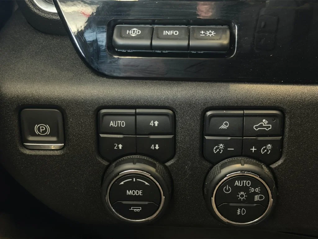 Used 2023 IRIDESCENT PEARL TRICOAT Chevrolet LTZ image 25