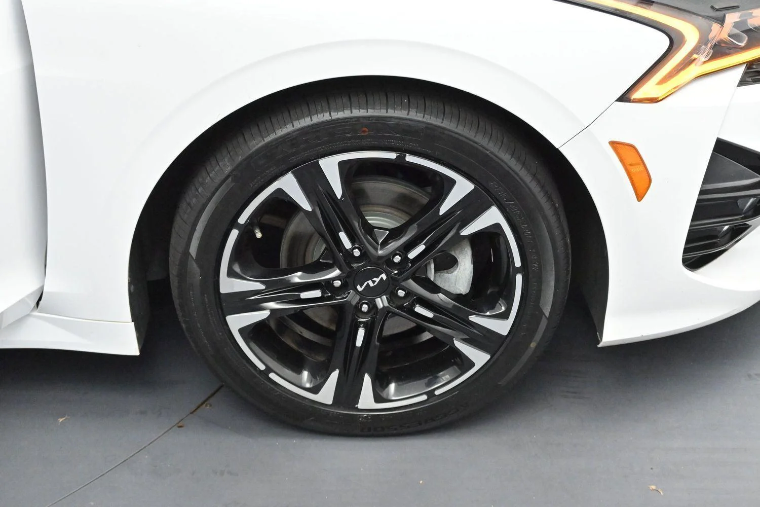 Used 2022 Glacial White Pearl Kia GT-Line image 35