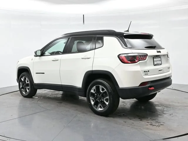 Used 2018 White Clearcoat Jeep Trailhawk image 5