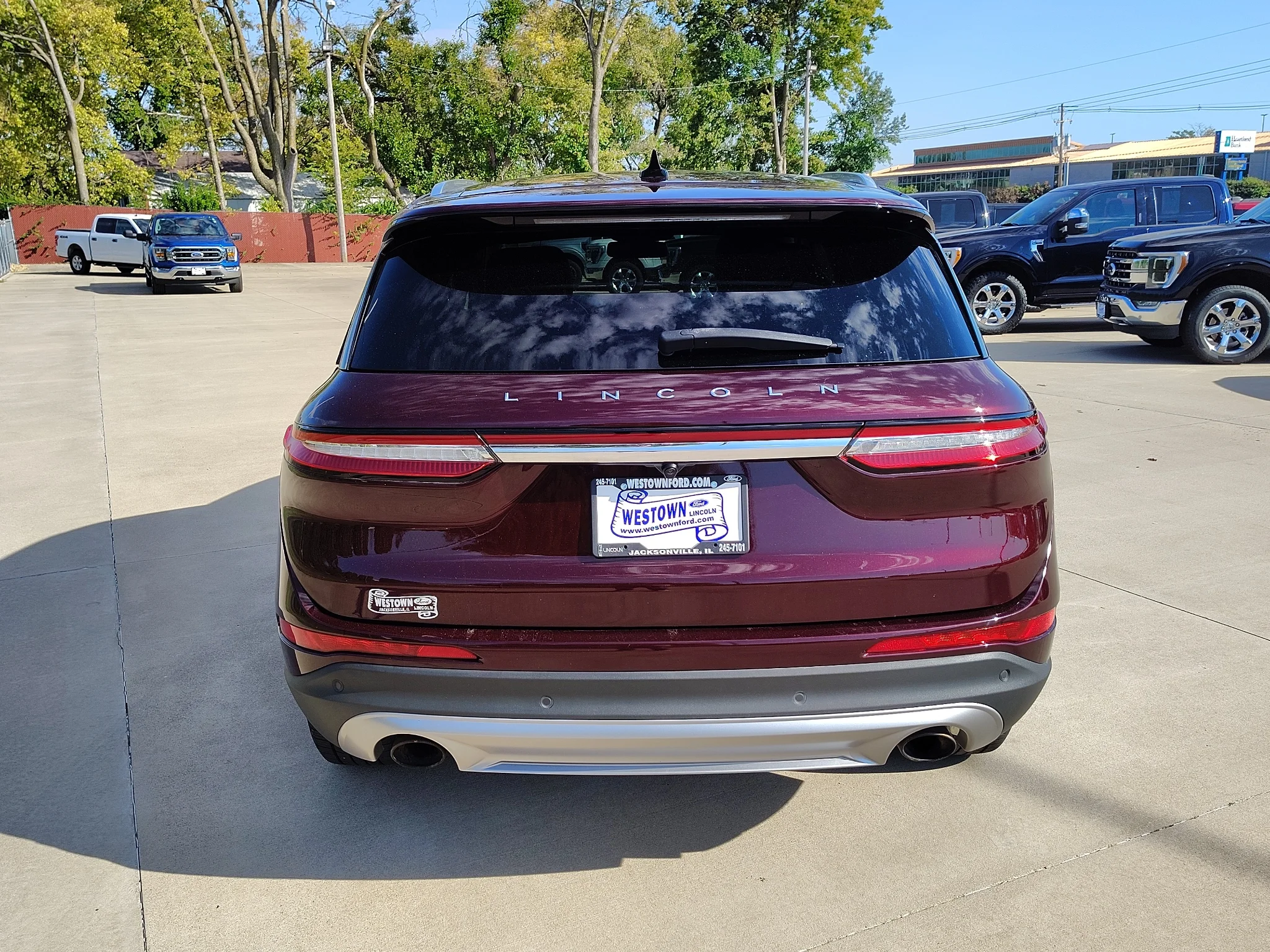 Used 2020 Burgundy Velvet Lincoln  image 5