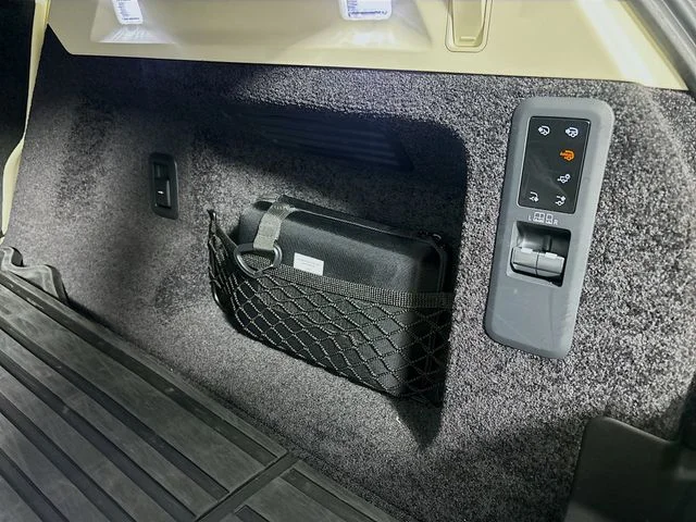 Used 2025 White Land Rover Autobiography image 28