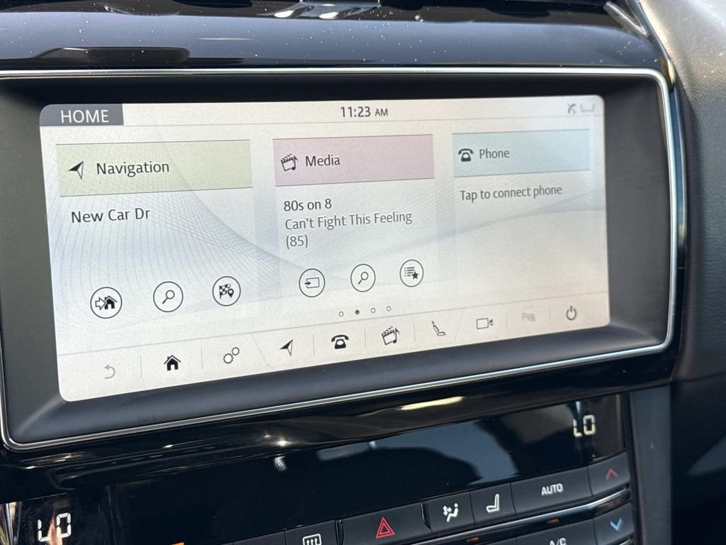 Used 2020 Silver Jaguar 25t Premium image 3
