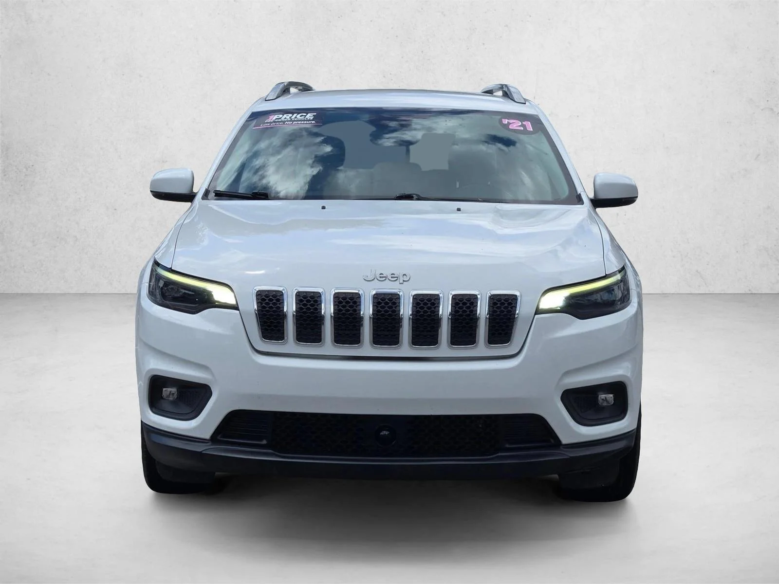 Used 2021 Bright White Clearcoat Jeep Latitude Lux image 2