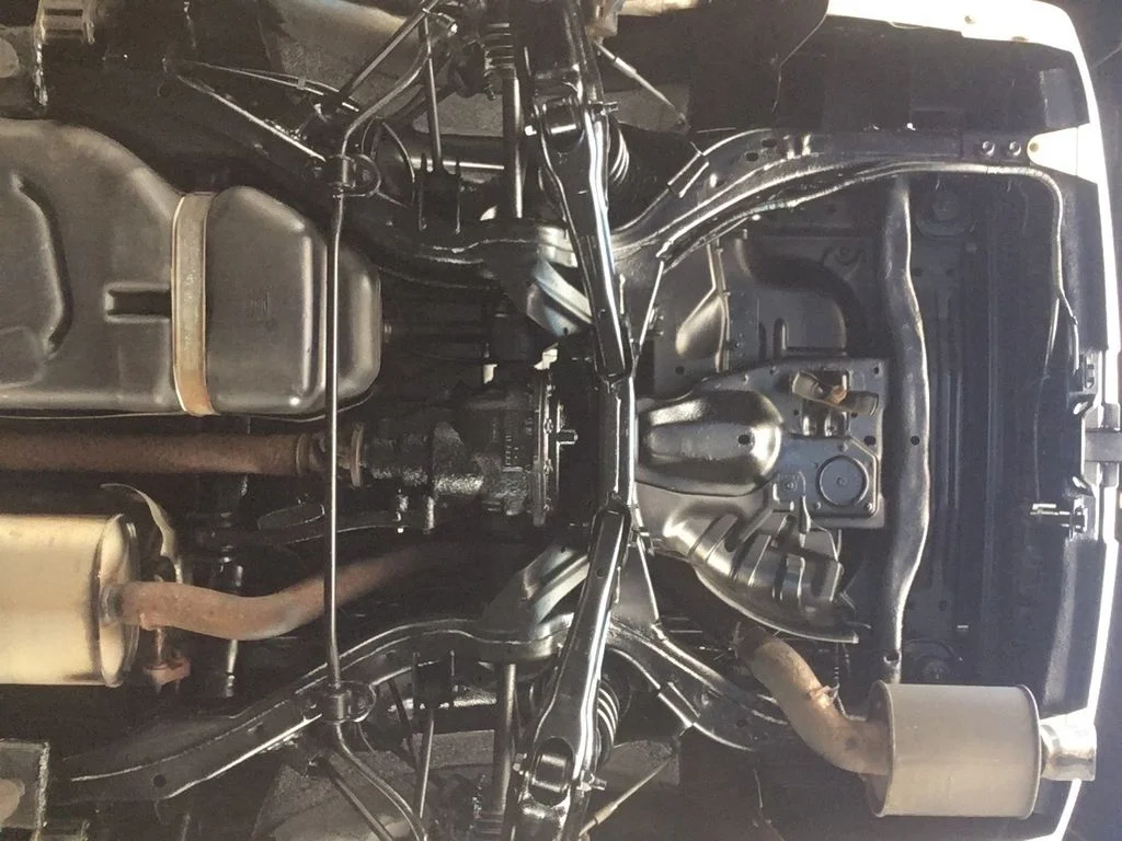 Used 2015 Gray Jeep Sahara image 5