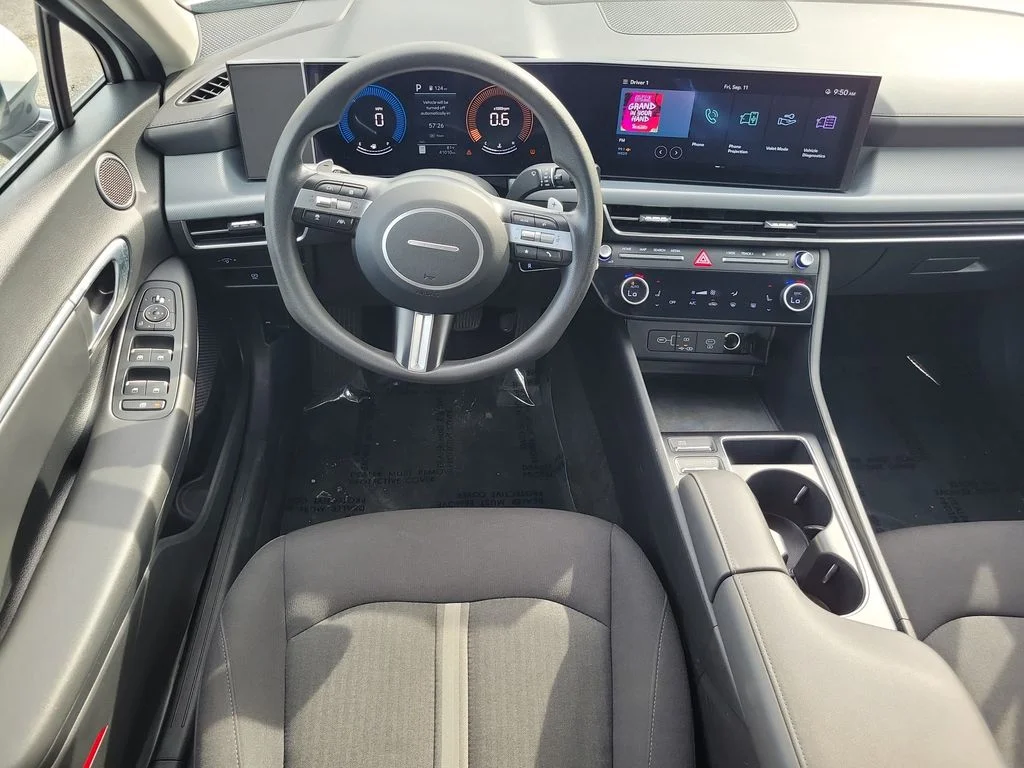 Used 2024 White Hyundai SEL image 16