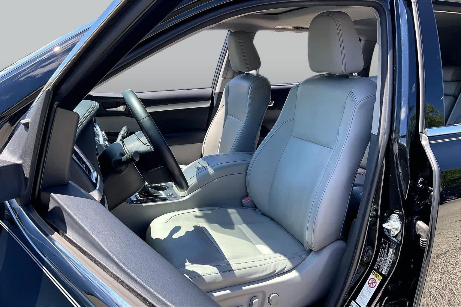 Used 2014 Attitude Black Metallic Toyota XLE image 9