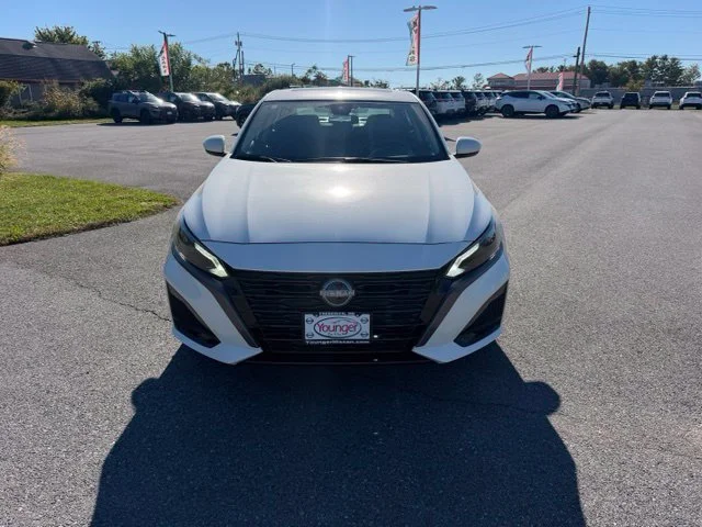 New 2026 Pearl White Nissan 2.5 SV image 2