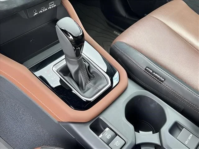 Used 2025 White Subaru Touring image 26