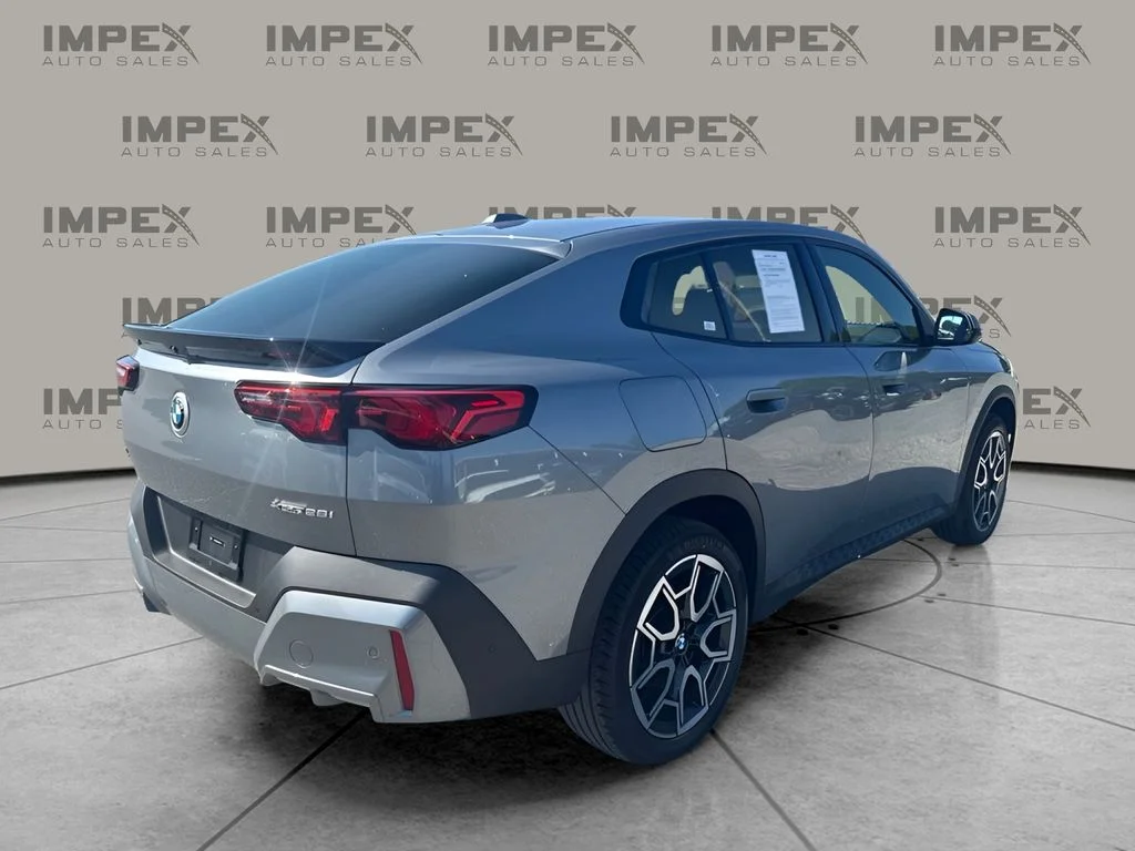 Used 2025 Gray BMW xDrive28i image 5
