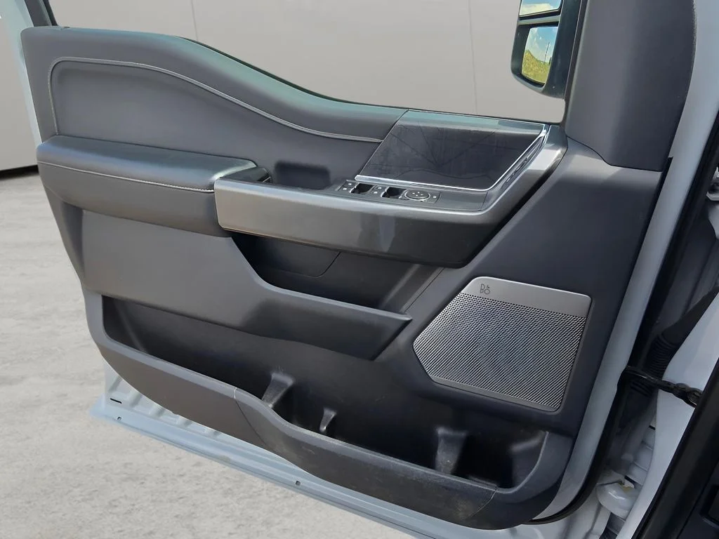 Used 2022 SPACE WHITE METALLIC Ford XLT image 24