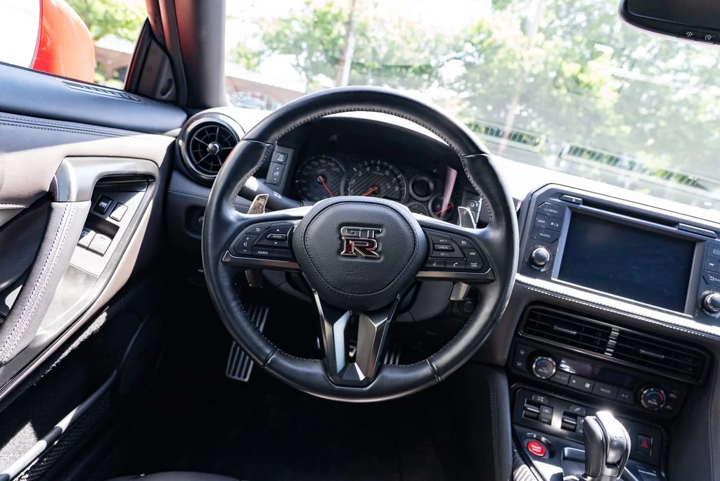 Used 2020 Red Nissan Premium image 13