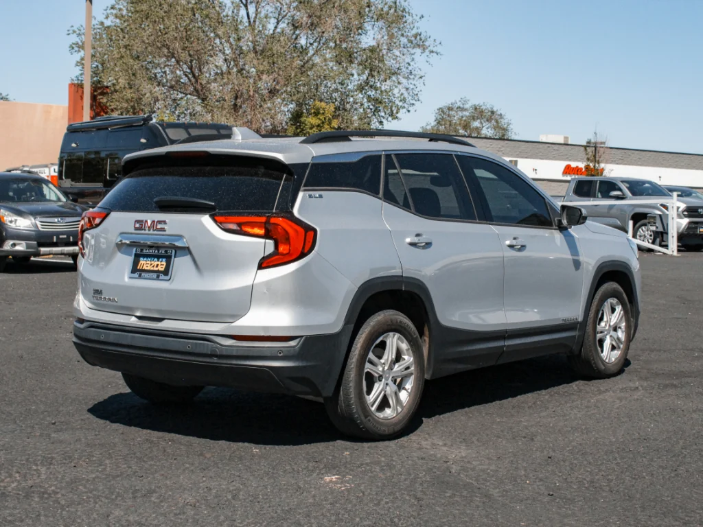 Used 2020 Quicksilver Metallic GMC SLE image 5