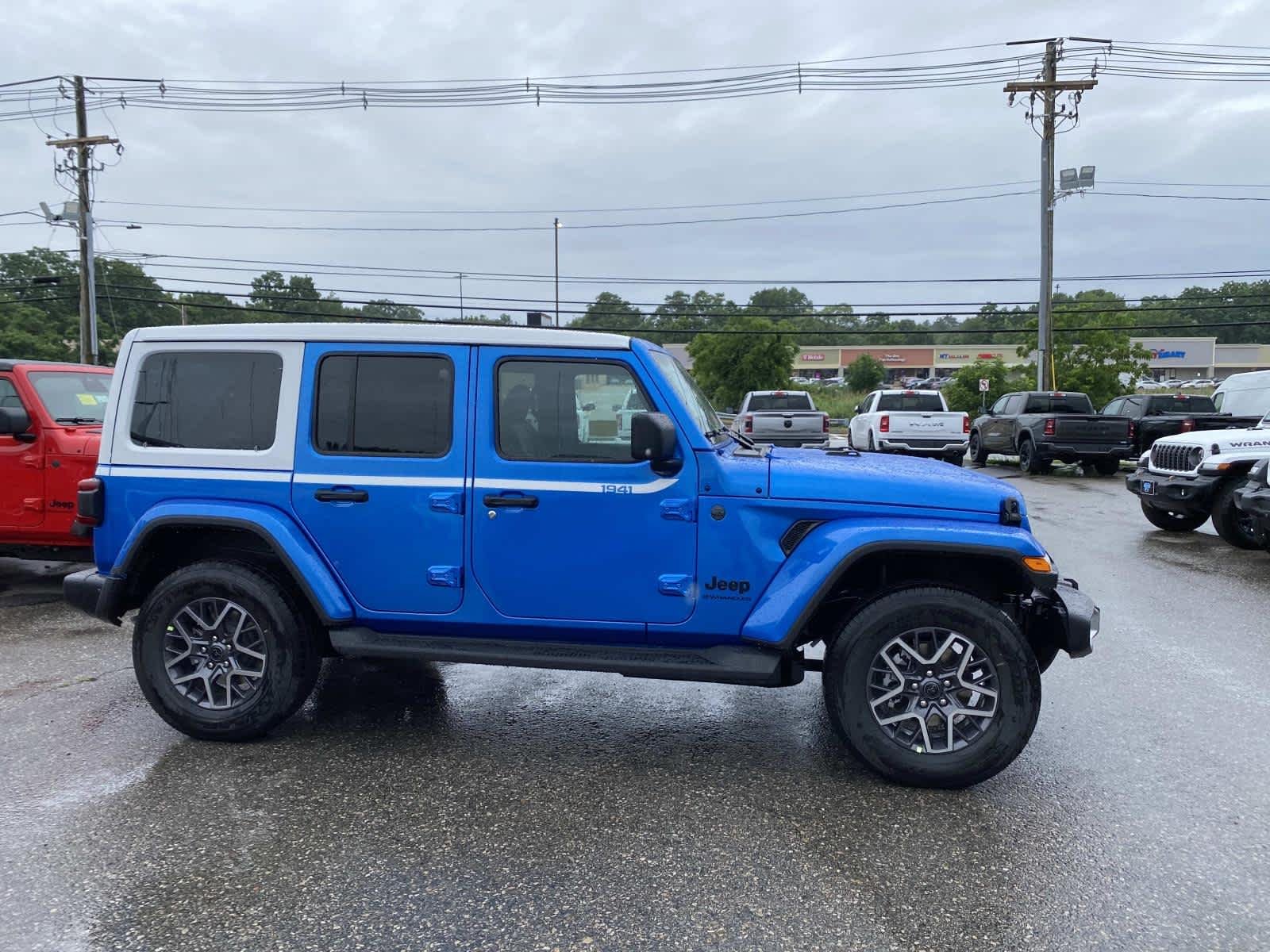 New 2026 Hydro Blue Pearl-Coat Exterior Paint Jeep Sahara image 2