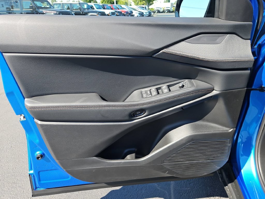 New 2026 Hydro Blue Pearl-Coat Exterior Paint Jeep Limited image 10