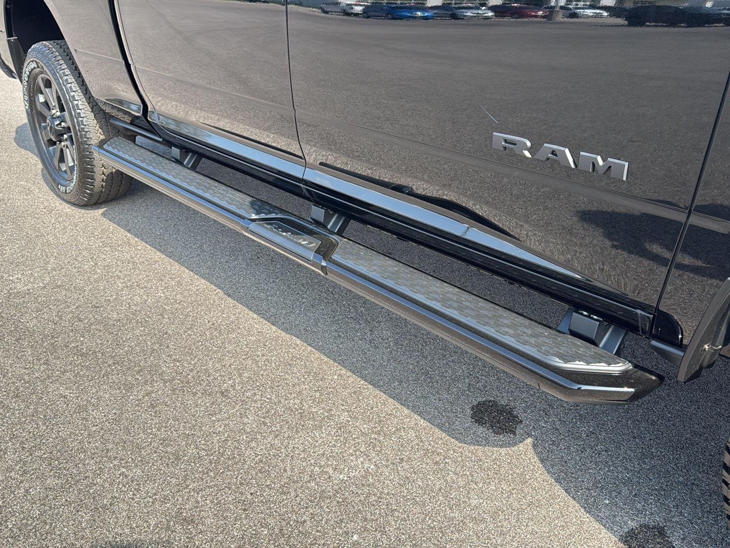 New 2026 Diamond Black Crystal Pearl-Coat Exterior Paint RAM Big Horn image 23