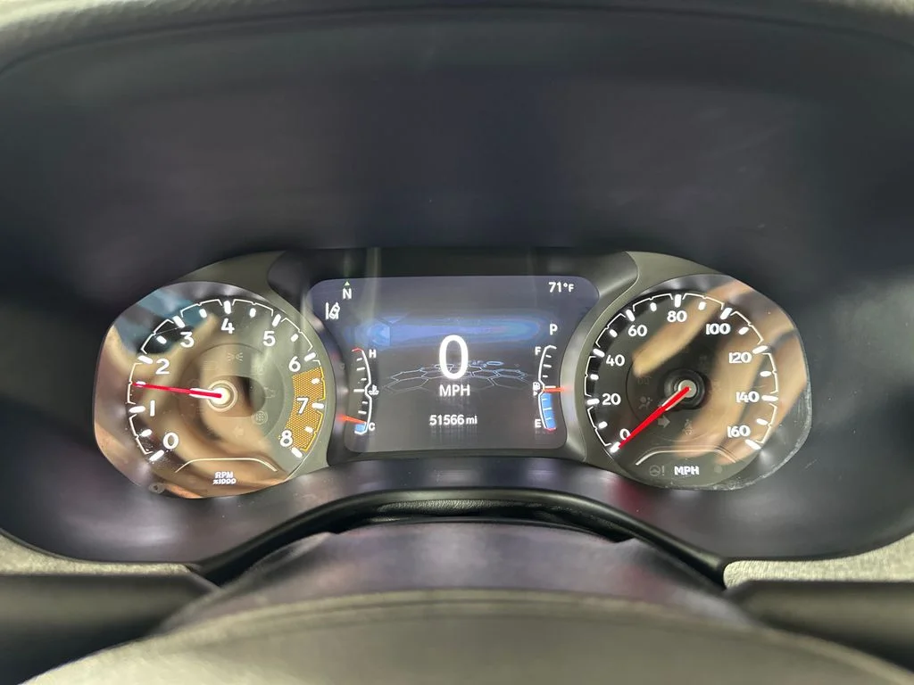 Used 2024 Silver Jeep Latitude image 19