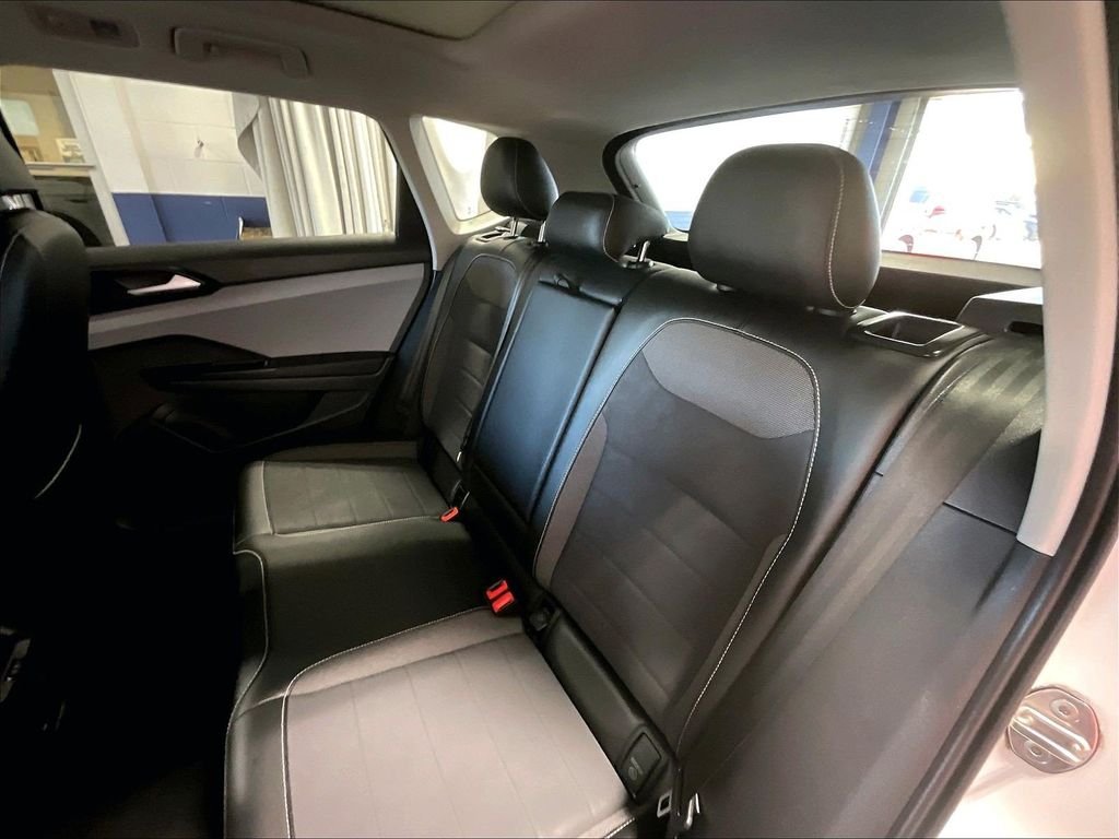Used 2023 White Volkswagen 1.5T SE image 15