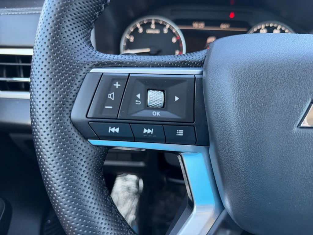 New 2026 Cosmic Blue Metallic Mitsubishi SE image 21