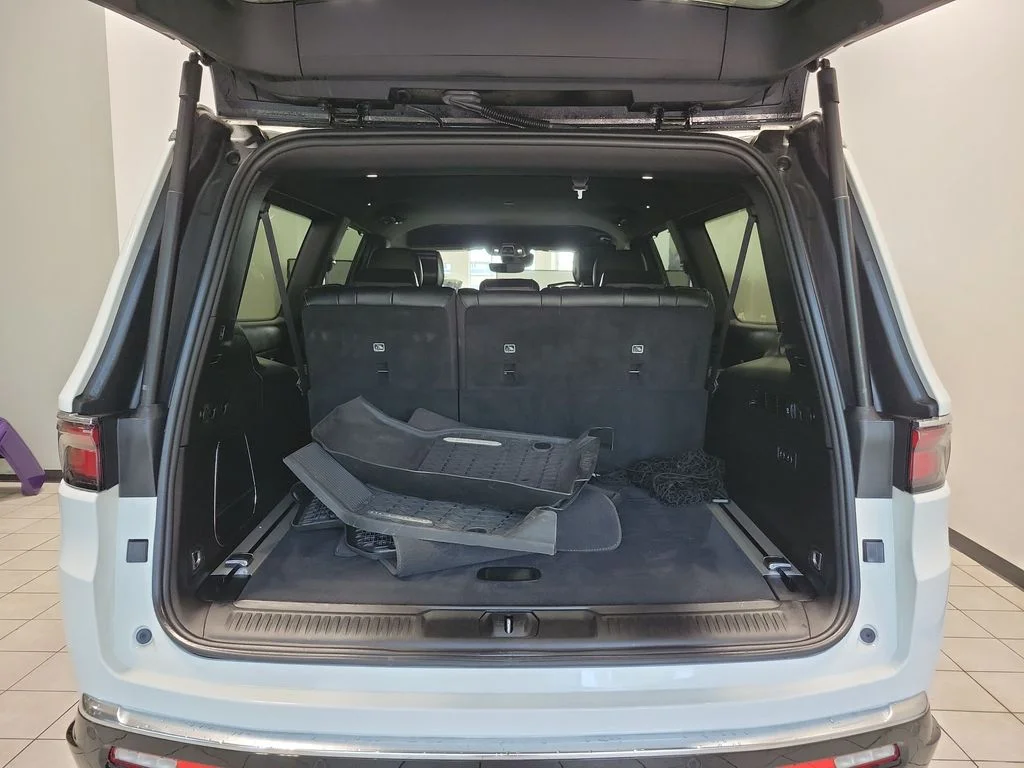 Used 2023 White Jeep Series II image 12